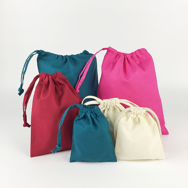 Sacchetti regalo riutilizzabili di design personalizzato con coulisse in cotone di medie dimensioni